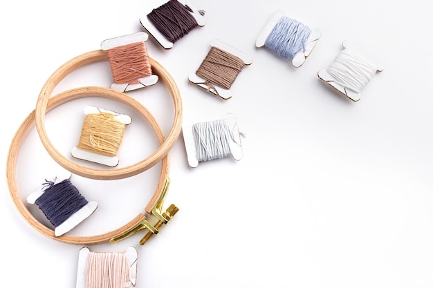 próbki haftów i nici